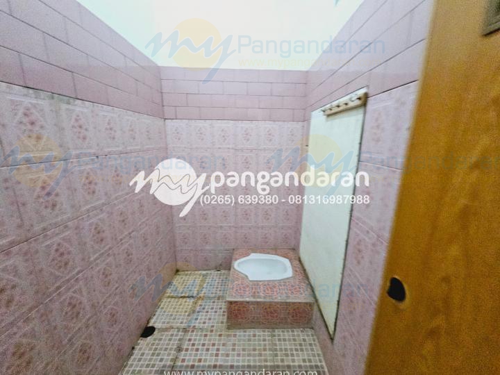  Tampilan Kamar Mandi Saung Azhar Pangandaran